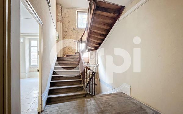 Immeuble à vendre    7 pièces • 236,07 m2 Montignac