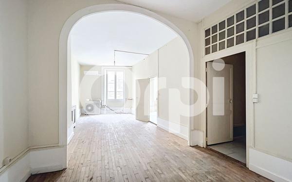 Immeuble à vendre    7 pièces • 236,07 m2 Montignac