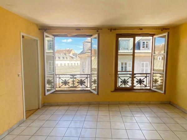 Quartier Cathédrale, appartement traversant 87 m², 3 chambres avec vue dégagée