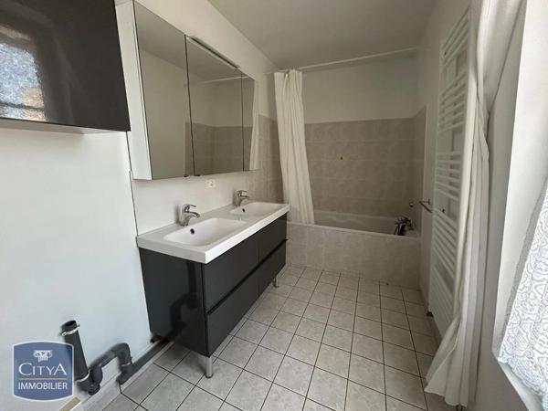 Appartement à louer 5 pièces 118.75m² Bourges (18000)