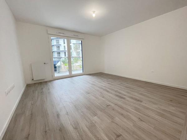 Appartement non meublé à Bois Colombes / 34.30 m2 (1 pièce) + 1 place de parking