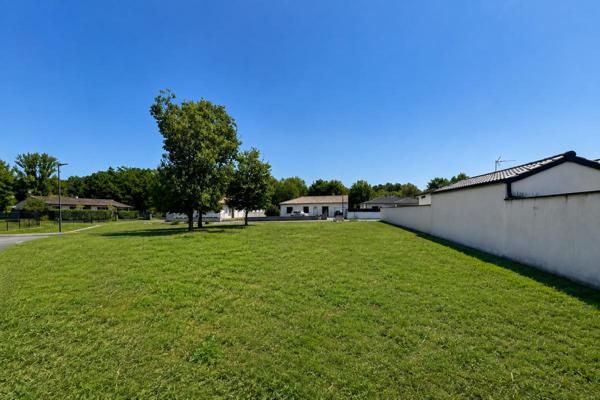 Montauban 82000,  Fonneuve Terrain  constructible et viabilisé et piscinable