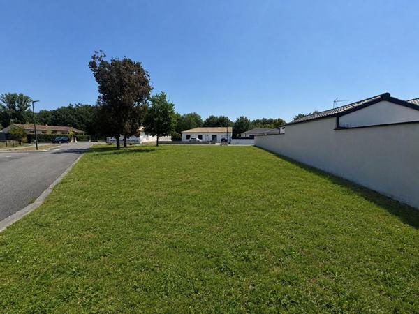 Montauban 82000,  Fonneuve Terrain  constructible et viabilisé et piscinable