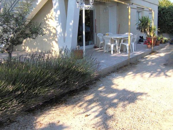 Appartement
         4 pièces
        - 100 m² Exclusivité 180 000 € *