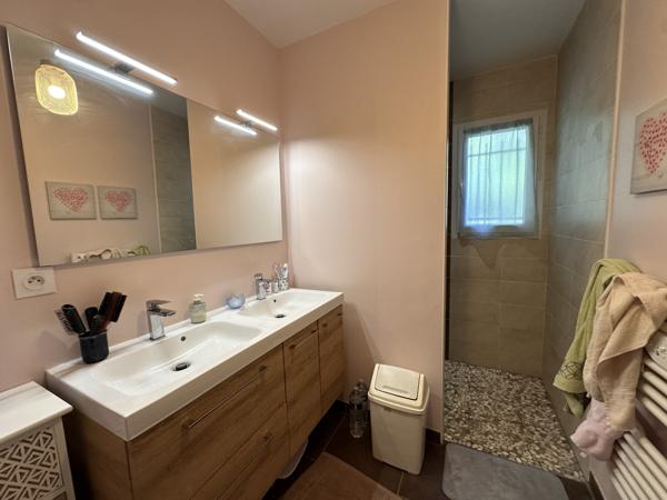 Maison
         5 pièces
        - 130 m² 253 500 € *