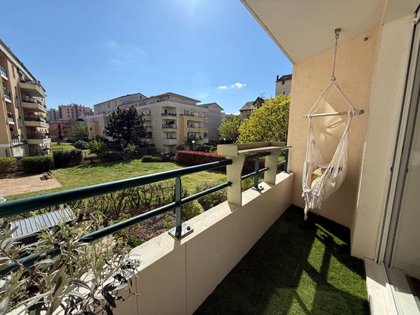 Appartement T3 Lumineux, balcon, cave, garage en sus.