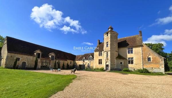 À vendre - Manoir classé Monument Historique et ses dépendances dans le Perche (28)