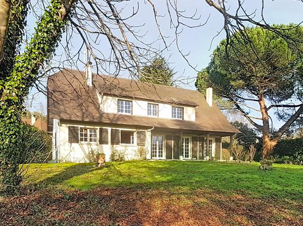 A vendre BILLERE Maison de 245 m² avec 7 chambres et grand garage en sous-sol sur un terrain de 2909 m²