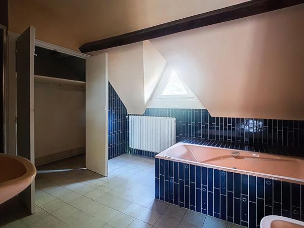 A vendre BILLERE Maison de 245 m² avec 7 chambres et grand garage en sous-sol sur un terrain de 2909 m²