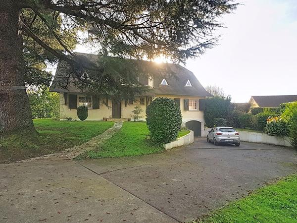 A vendre BILLERE Maison de 245 m² avec 7 chambres et grand garage en sous-sol sur un terrain de 2909 m²