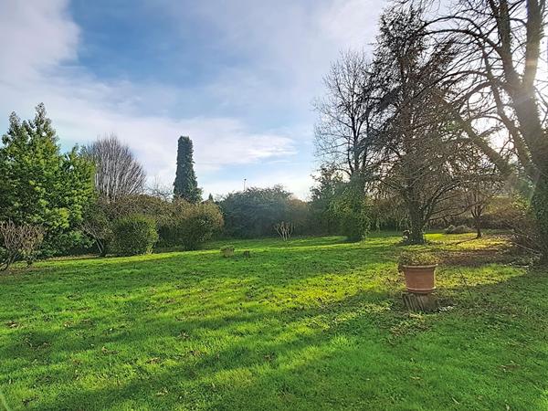 A vendre BILLERE Maison de 245 m² avec 7 chambres et grand garage en sous-sol sur un terrain de 2909 m²