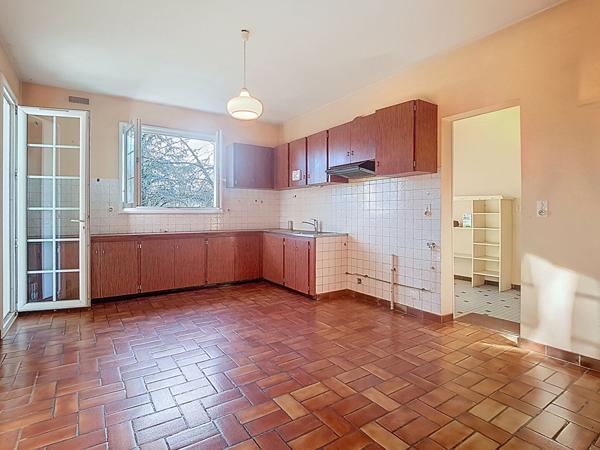 A vendre BILLERE Maison de 245 m² avec 7 chambres et grand garage en sous-sol sur un terrain de 2909 m²