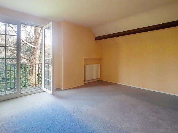 A vendre BILLERE Maison de 245 m² avec 7 chambres et grand garage en sous-sol sur un terrain de 2909 m²