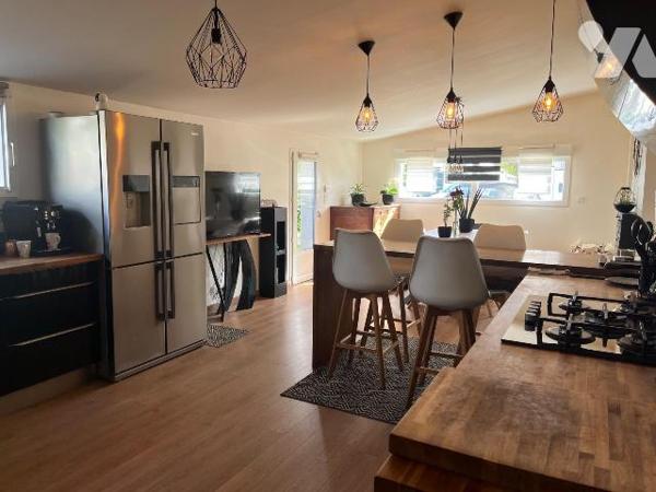 Maison à vendre à Coutras (33230) en Gironde (33), dans un environnement calme et recherché à q...