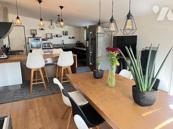 Maison à vendre à Coutras (33230) en Gironde (33), dans un environnement calme et recherché à q...