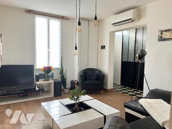 Maison à vendre à Coutras (33230) en Gironde (33), dans un environnement calme et recherché à q...