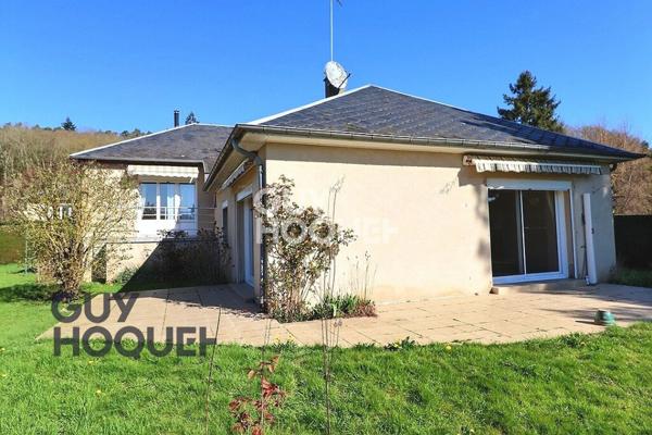 Bourg tous commerces à pied et écoles.