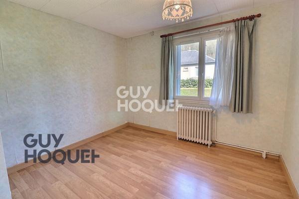 Bourg tous commerces à pied et écoles.