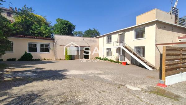Ensemble maison avec terrain +hangar+dépendances +piscine