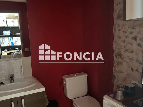 Location Local commercial 1 pièce 35.5 m² - 2 PLACE DE L'EGLISE Neauphle Le Chateau 78640