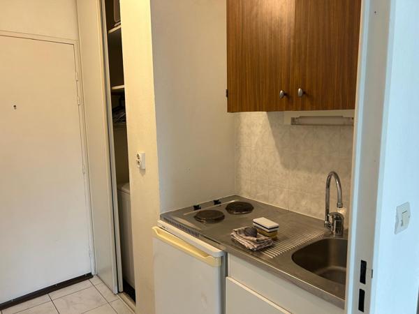 Aix-en-Provence (13090) A Louer - Studio avec place de parking privée