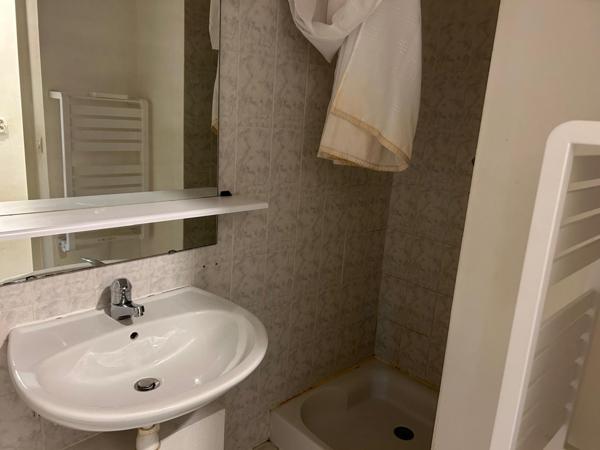 Aix-en-Provence (13090) A Louer - Studio avec place de parking privée