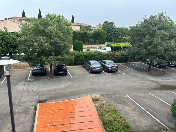 Aix-en-Provence (13090) A Louer - Studio avec place de parking privée