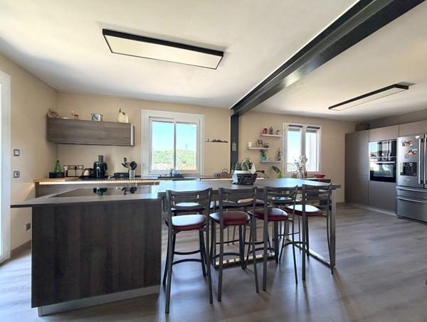 Maison familiale entièrement rénovée - 145 m² - Saint-Étienne