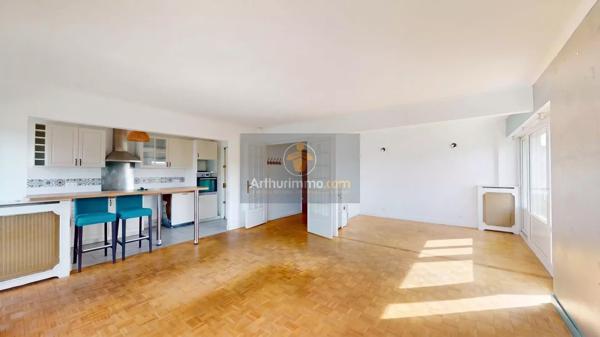 Vente                                                      Appartement
                        
                     5 pièces                      90 m2                     à Le Pecq