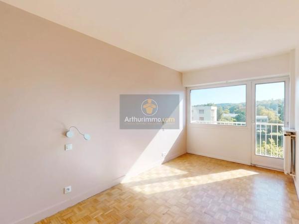 Vente                                                      Appartement
                        
                     5 pièces                      90 m2                     à Le Pecq
