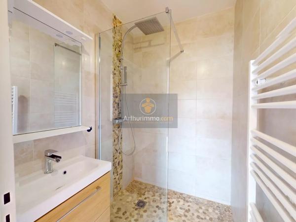 Vente                                                      Appartement
                        
                     5 pièces                      90 m2                     à Le Pecq