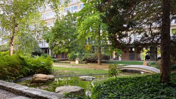 Vente                                                      Appartement
                        
                     5 pièces                      90 m2                     à Le Pecq