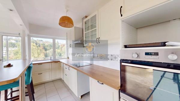 Vente                                                      Appartement
                        
                     5 pièces                      90 m2                     à Le Pecq