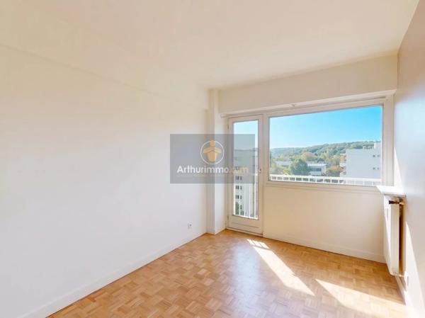 Vente                                                      Appartement
                        
                     5 pièces                      90 m2                     à Le Pecq
