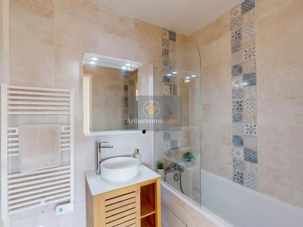 Vente                                                      Appartement
                        
                     5 pièces                      90 m2                     à Le Pecq