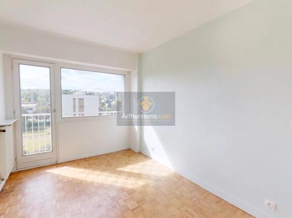 Vente                                                      Appartement
                        
                     5 pièces                      90 m2                     à Le Pecq