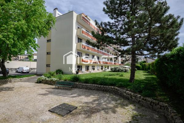 DIJON Centre - quartier Wilson, appartement 6 pièces, balcon, cave et garage fermé en sous-sol