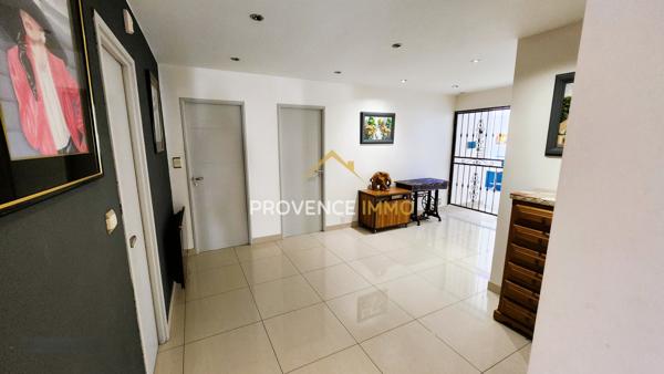 Marignane (13700) EXCLUSIVITE MARIGNANE !!!! Villa standing de 180 m2 sur 1953 m2 de terrain PISCINABLE