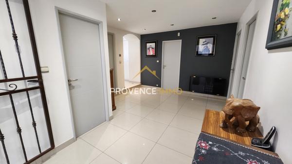 Marignane (13700) EXCLUSIVITE MARIGNANE !!!! Villa standing de 180 m2 sur 1953 m2 de terrain PISCINABLE