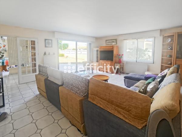 Maison
         5 pièces
        - 131 m² 395 000 € *