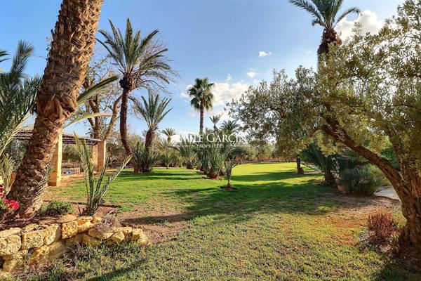 À vendre villa sur la route de Fès à Marrakech