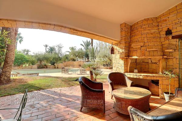 À vendre villa sur la route de Fès à Marrakech