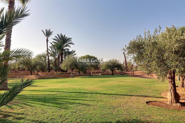 À vendre villa sur la route de Fès à Marrakech