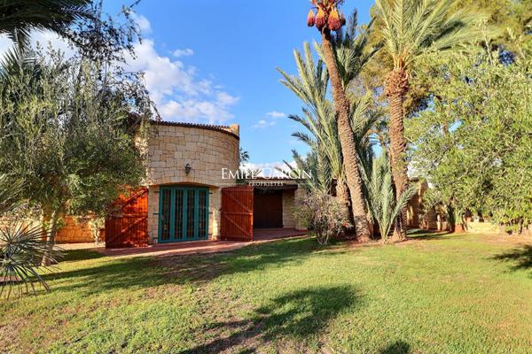 À vendre villa sur la route de Fès à Marrakech