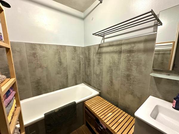 Appartement à louer    1 pièce • 57 m2 La Seyne-sur-Mer