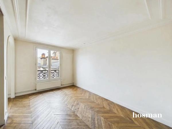 Appartement 2 pièces de 47 m² - Dernier étage avec ascenseur, calme et lumineux - Rue du Faubourg Montmartre