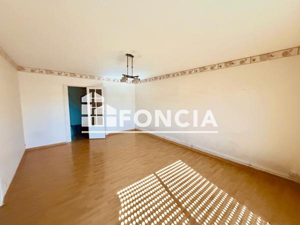 Location Appartement 3 pièces 73.22 m² - 17 PLACE DU VIEUX PRE Dreux 28100