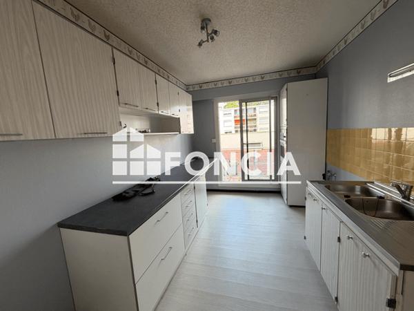 Location Appartement 3 pièces 73.22 m² - 17 PLACE DU VIEUX PRE Dreux 28100