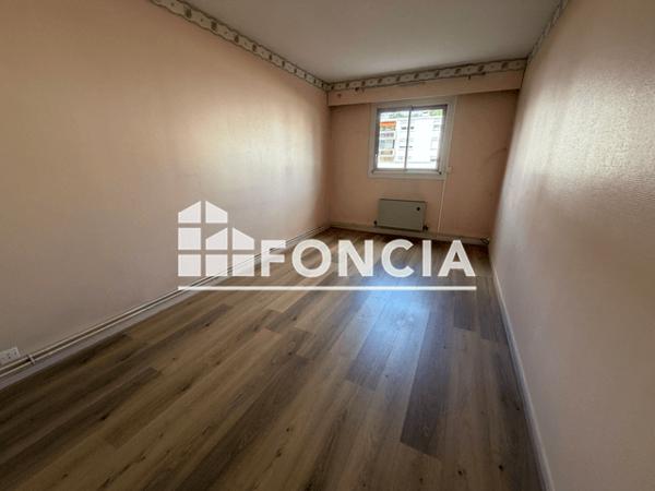 Location Appartement 3 pièces 73.22 m² - 17 PLACE DU VIEUX PRE Dreux 28100