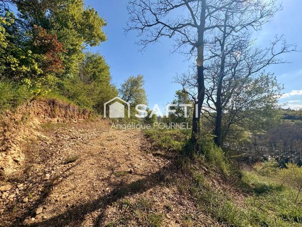 Terrain constructible de 2270 m² viabilisé